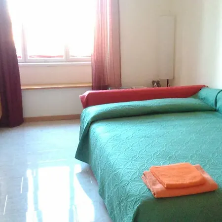 All'angolo ترييستي